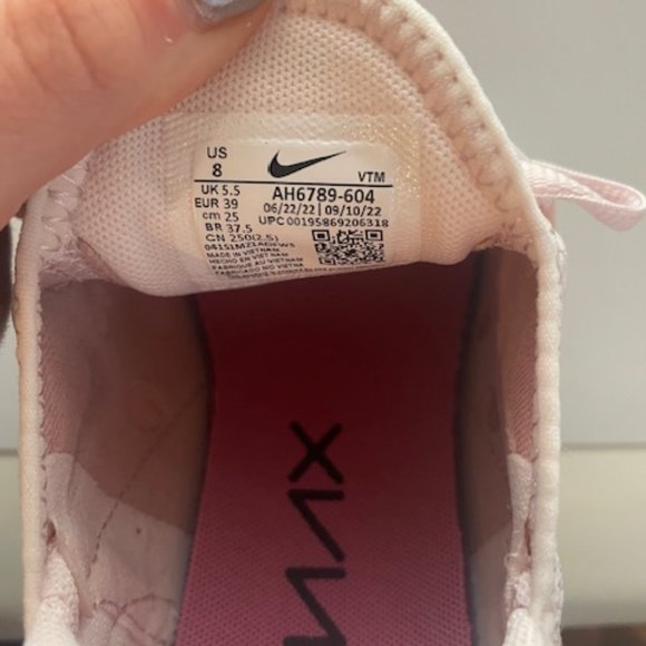 Nike Air Max 270 Lifestyle Sneaker / Shoe - Women's 8 - Picture 7 of 7